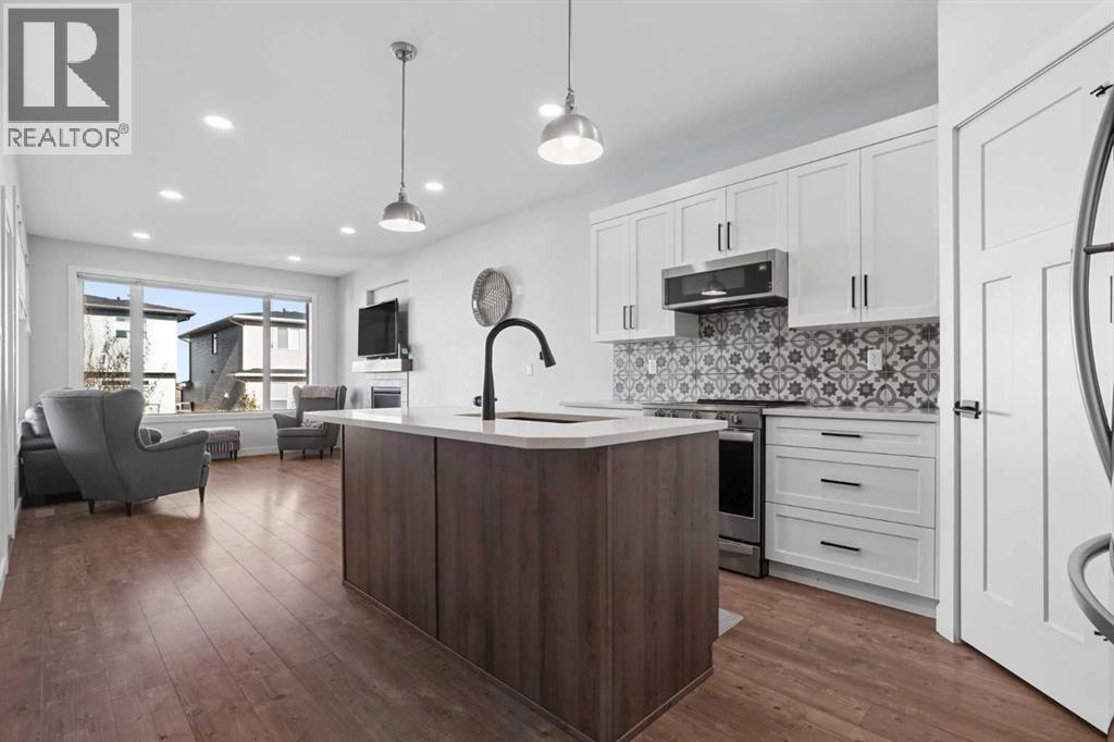 1369 Pacific Circle W Property Photo 6