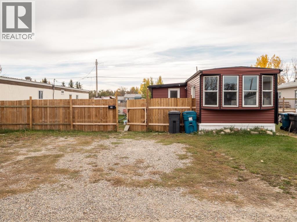 226 2 Street West Property Photo 1