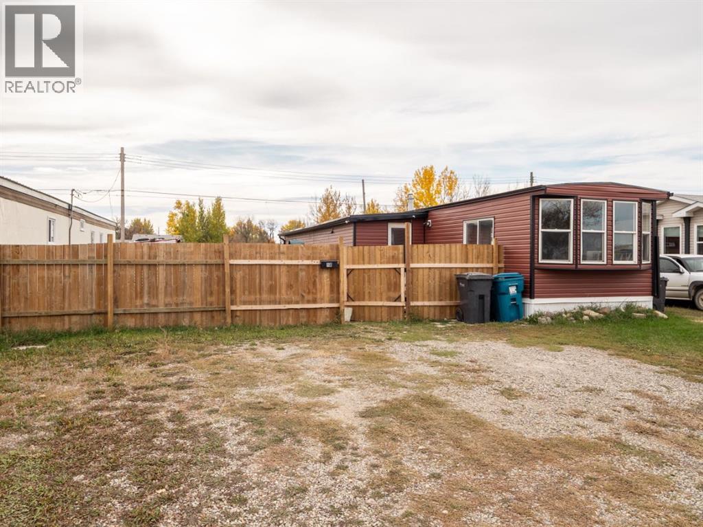 226 2 Street West Property Photo 3
