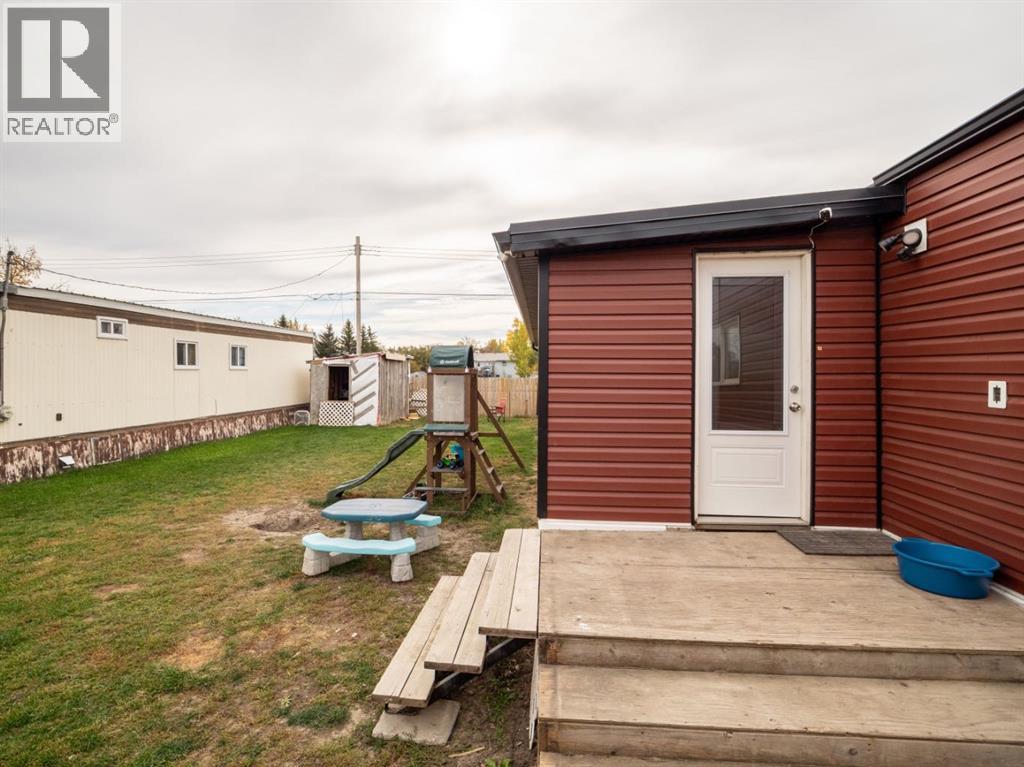 226 2 Street West Property Photo 4