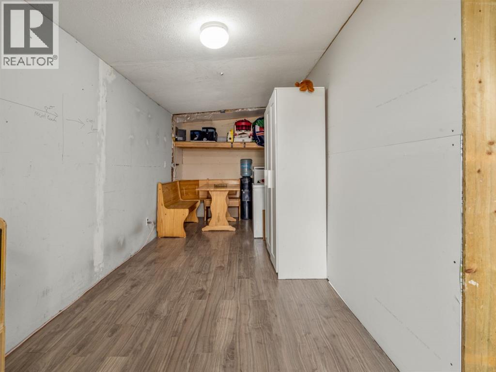 226 2 Street West Property Photo 5