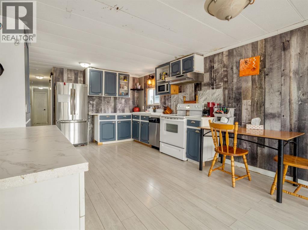 226 2 Street West Property Photo 11