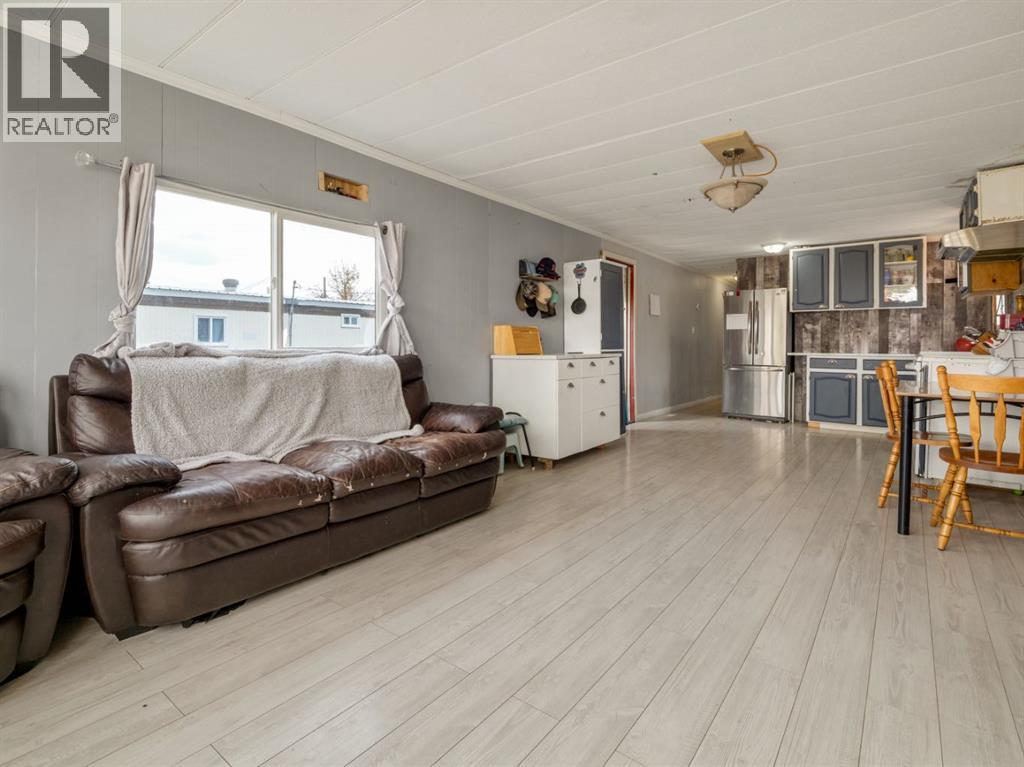 226 2 Street West Property Photo 15