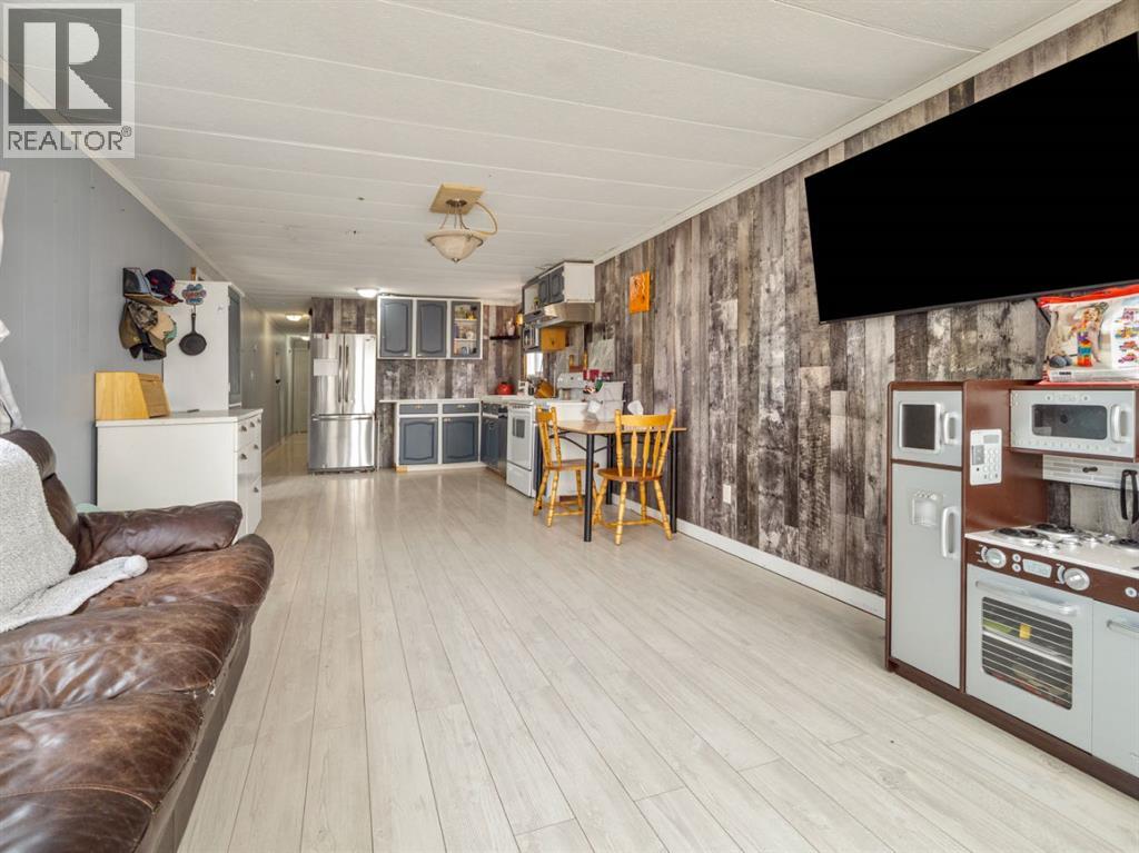 226 2 Street West Property Photo 16