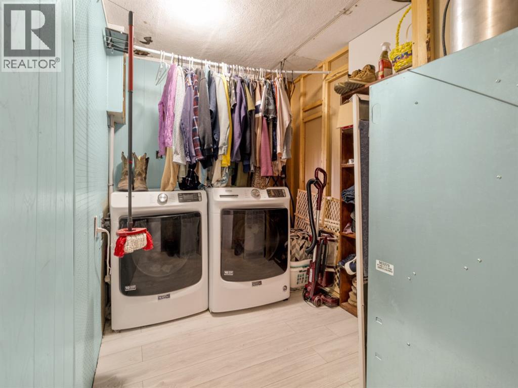 226 2 Street West Property Photo 18