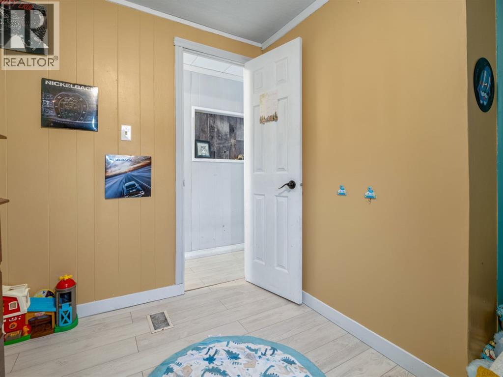 226 2 Street West Property Photo 21