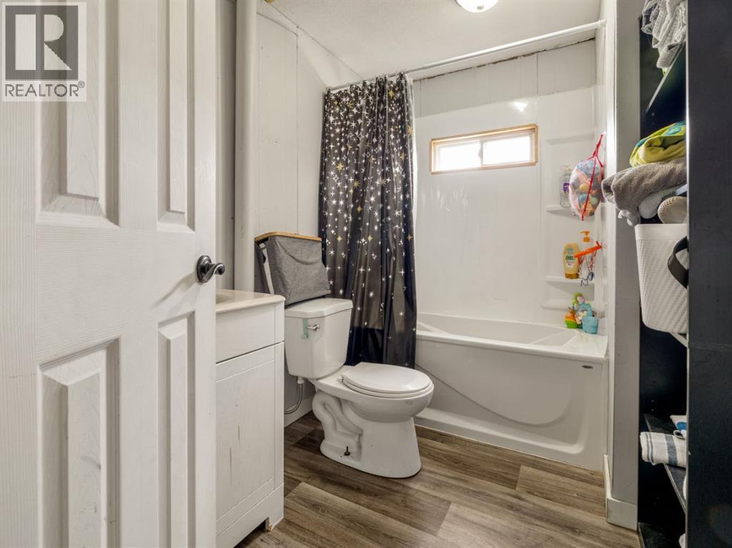 226 2 Street West Property Photo 23
