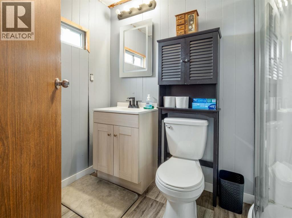226 2 Street West Property Photo 29