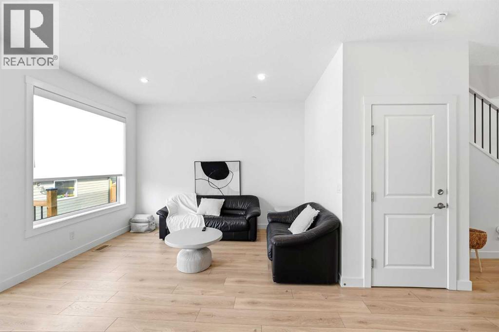 29 Herron Mews Ne Property Photo 6