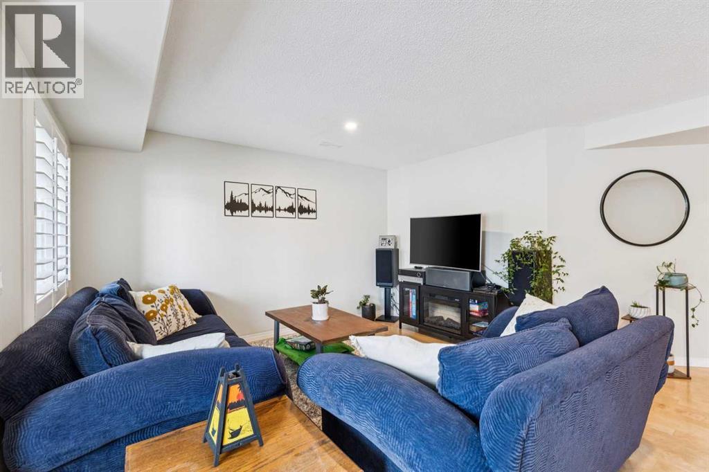 35 Royal Oak Gardens Nw Property Photo 3