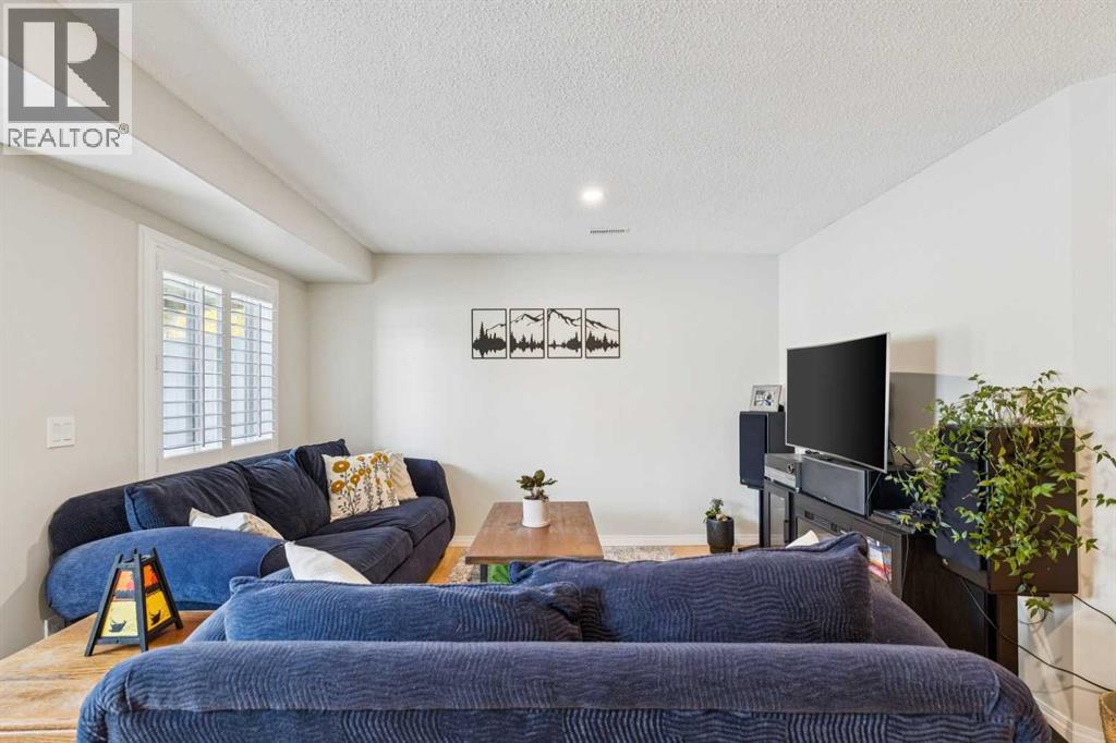35 Royal Oak Gardens Nw Property Photo 6