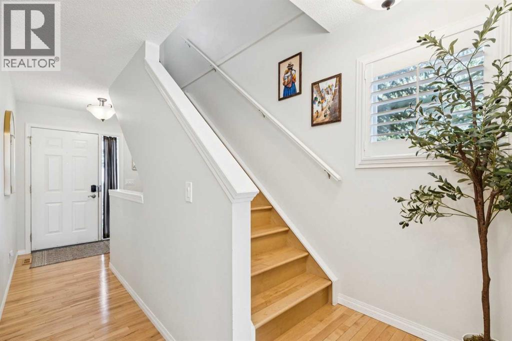 35 Royal Oak Gardens Nw Property Photo 7