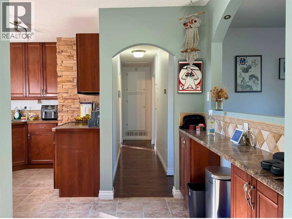10249 111 Avenue Property Photo 6