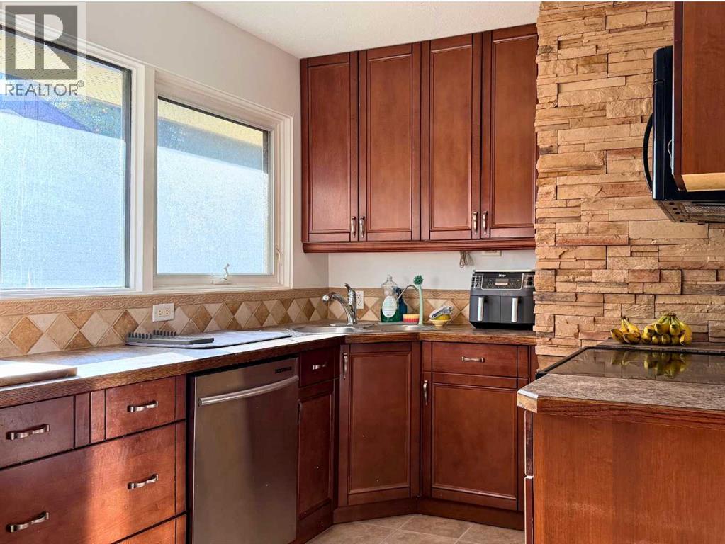 10249 111 Avenue Property Photo 7