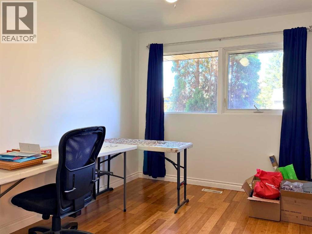 10249 111 Avenue Property Photo 11