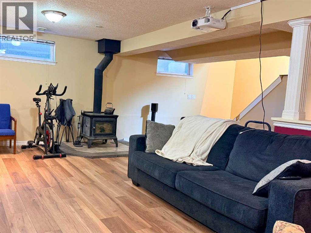 10249 111 Avenue Property Photo 15