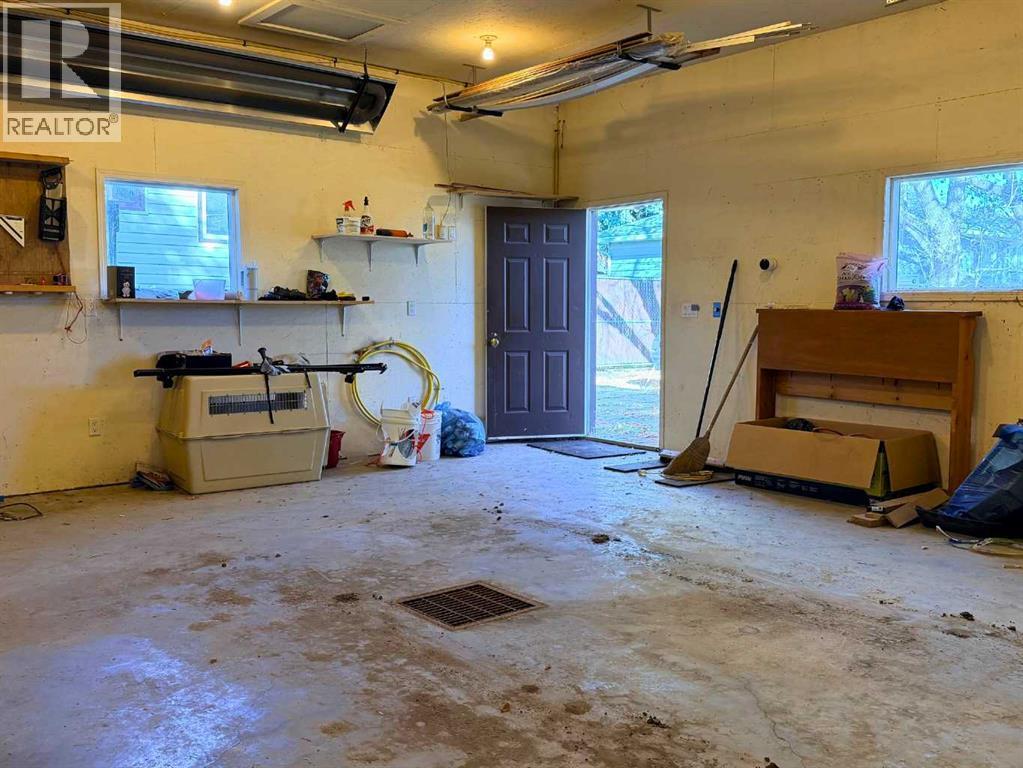 10249 111 Avenue Property Photo 23