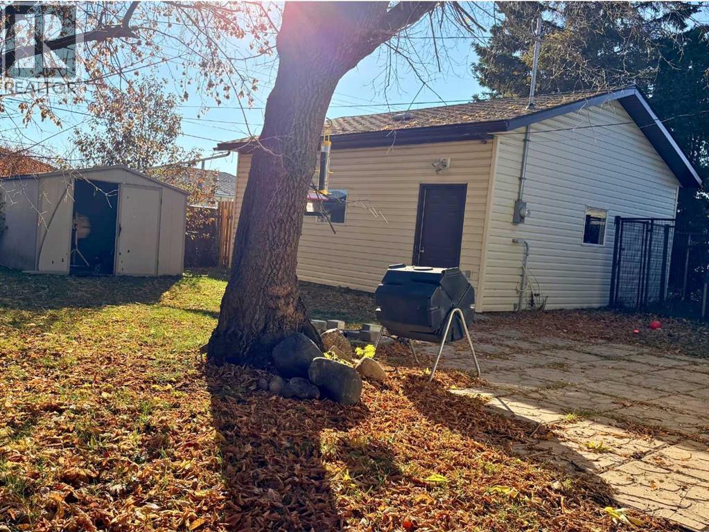 10249 111 Avenue Property Photo 24