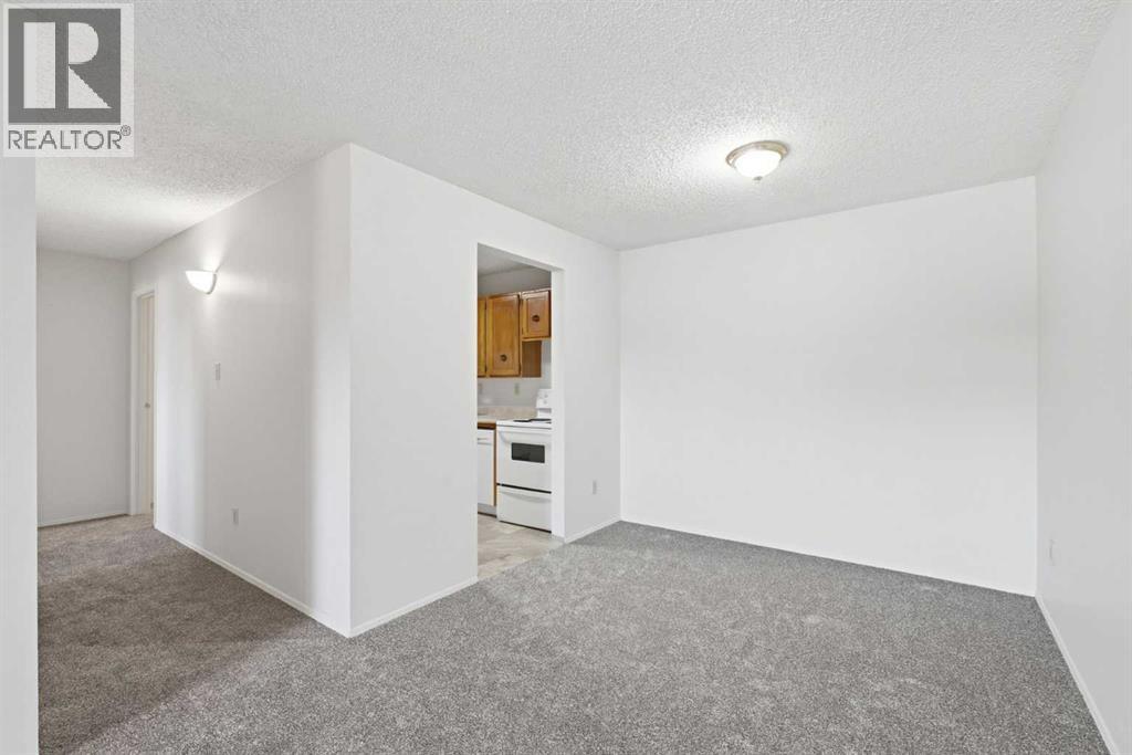 315 Southampton Drive Southwest Property Photo 6