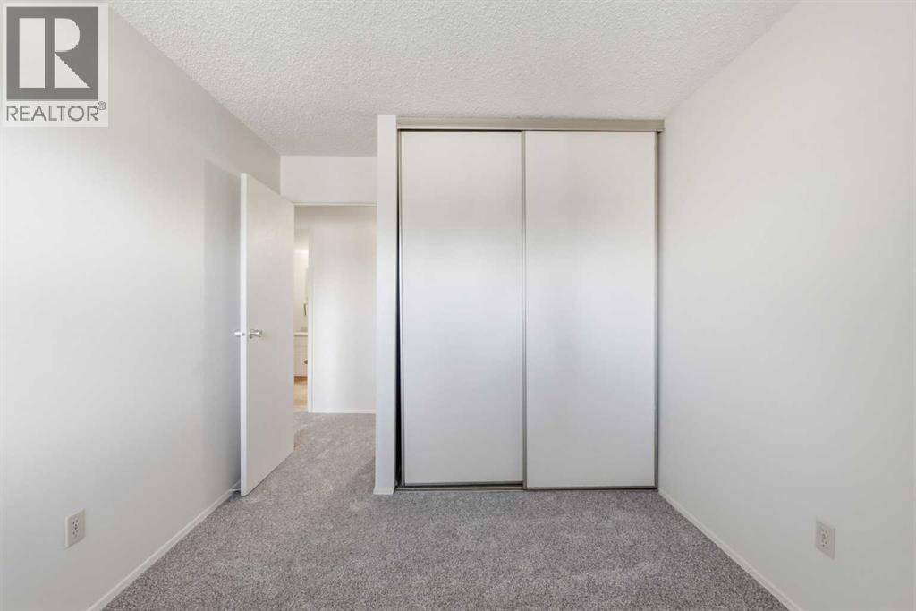 315 Southampton Drive Southwest Property Photo 11