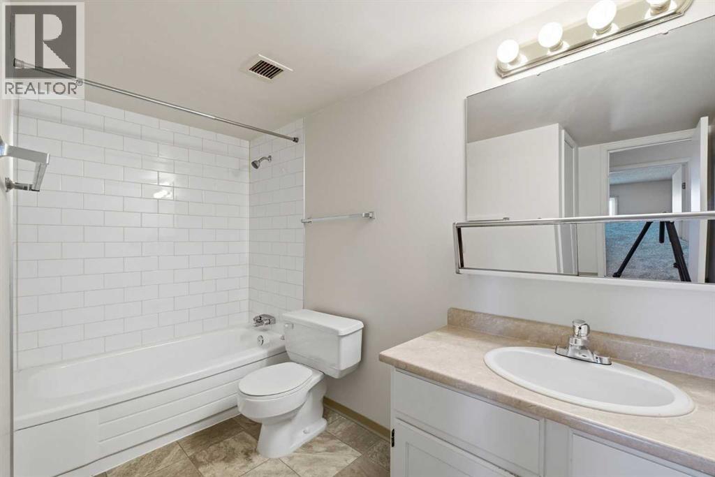 315 Southampton Drive Southwest Property Photo 12