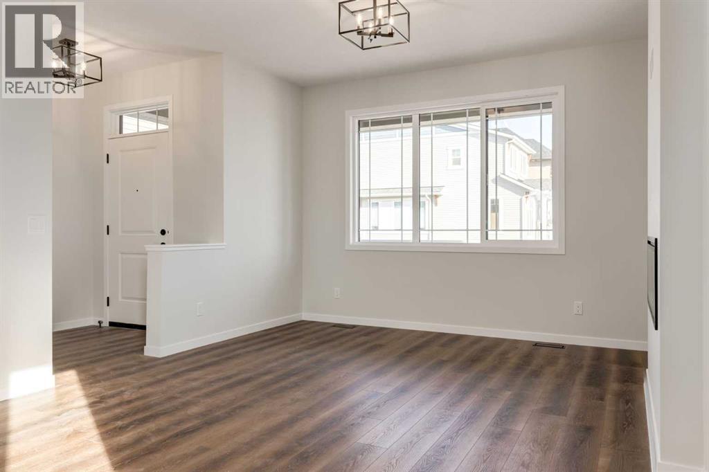 418 Montrose Crescent Se Property Photo 12
