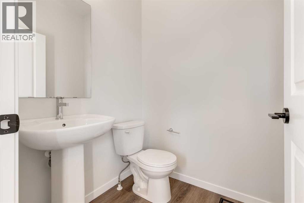 418 Montrose Crescent Se Property Photo 21