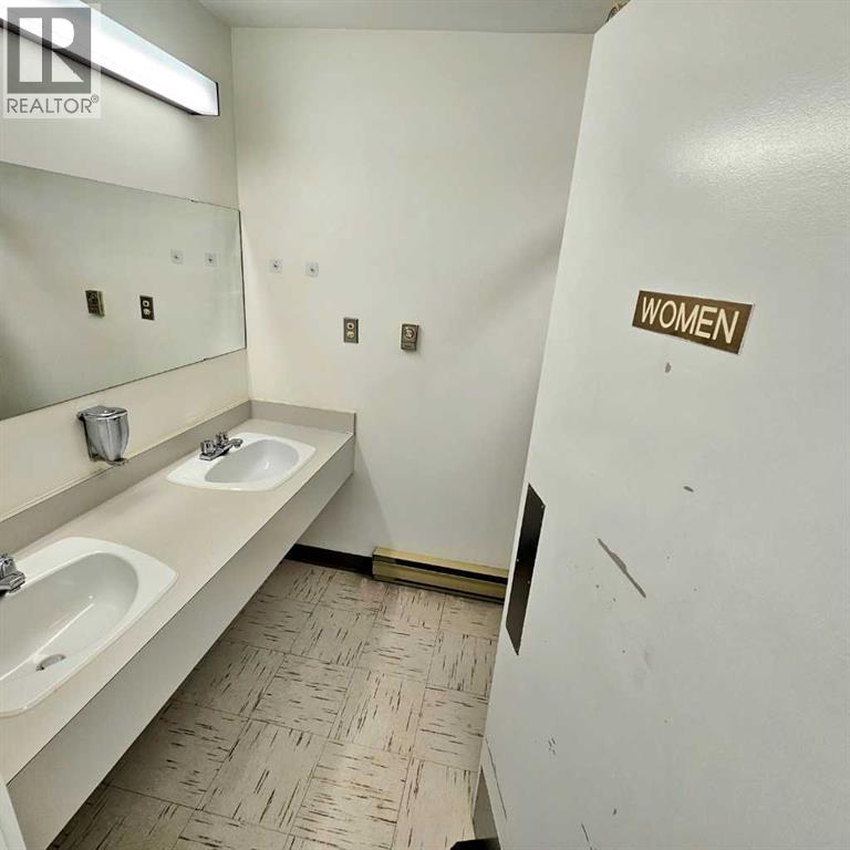5103 3 Street Property Photo 17
