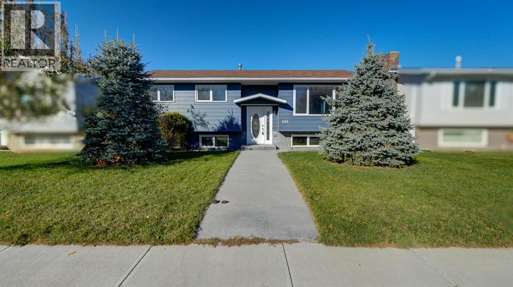 658 50a Avenue W Property Photo 3