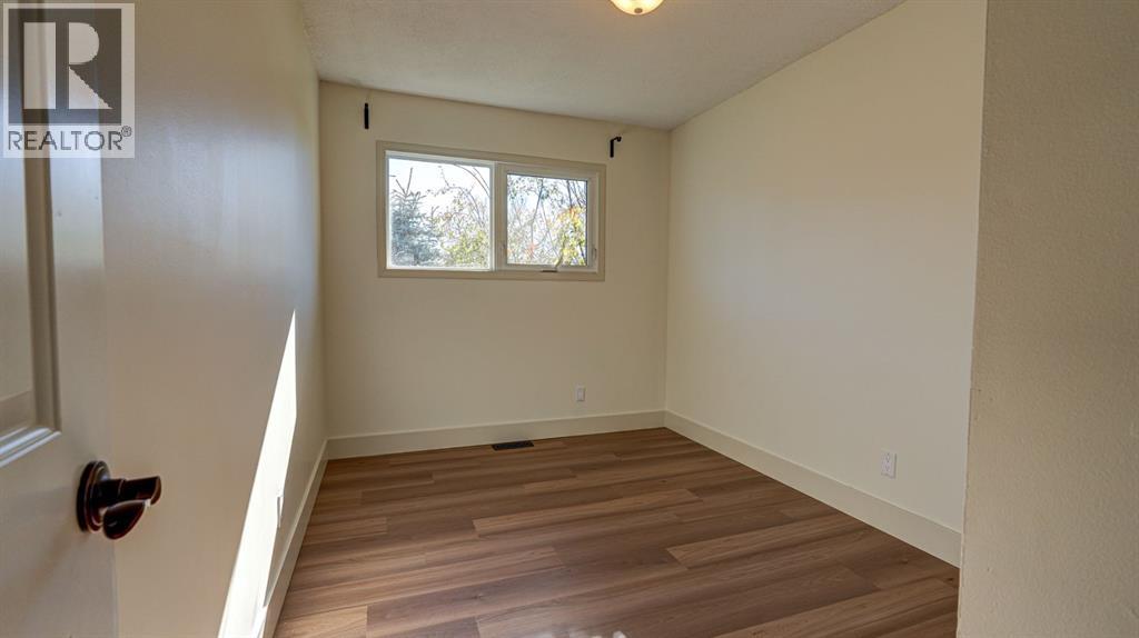658 50a Avenue W Property Photo 21