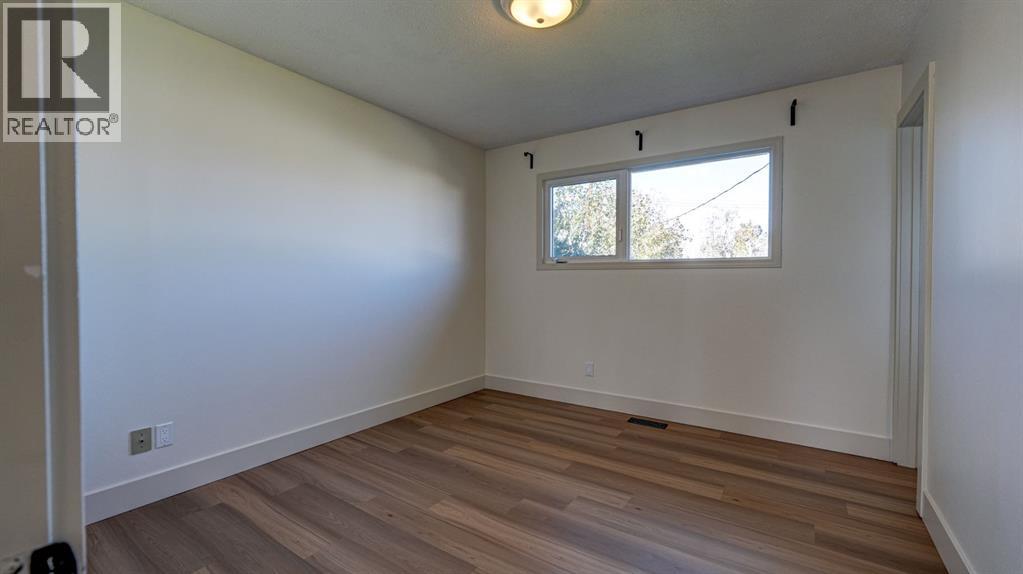 658 50a Avenue W Property Photo 23
