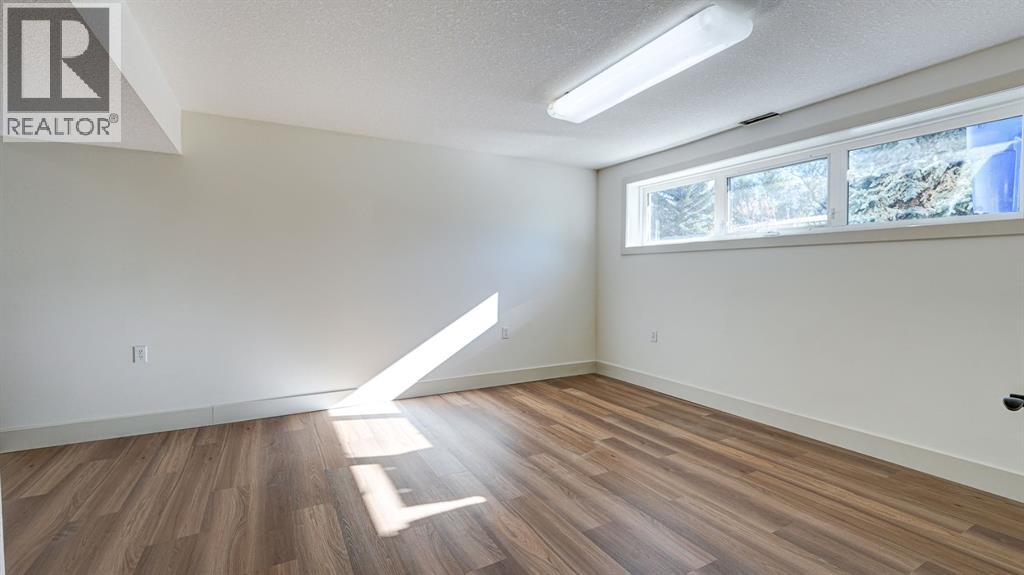 658 50a Avenue W Property Photo 27
