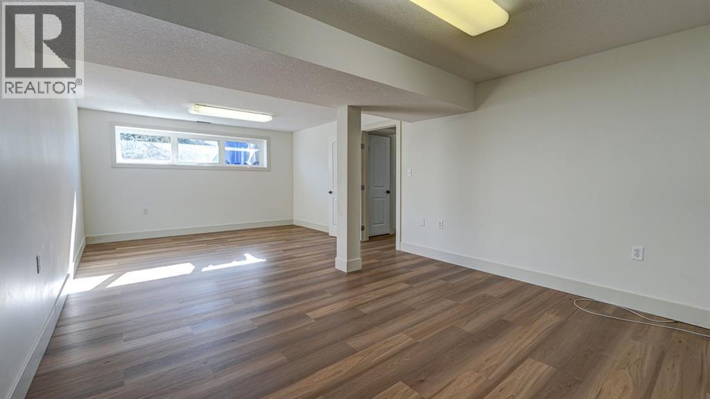 658 50a Avenue W Property Photo 29