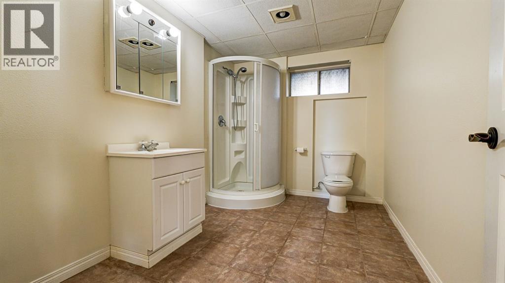 658 50a Avenue W Property Photo 31