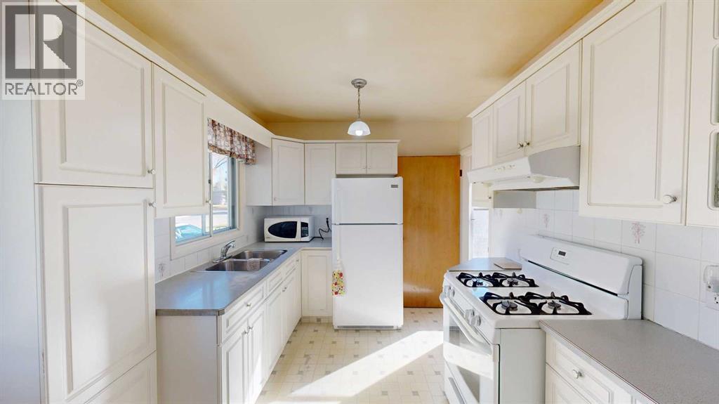 1416 18 Avenue S Property Photo 3