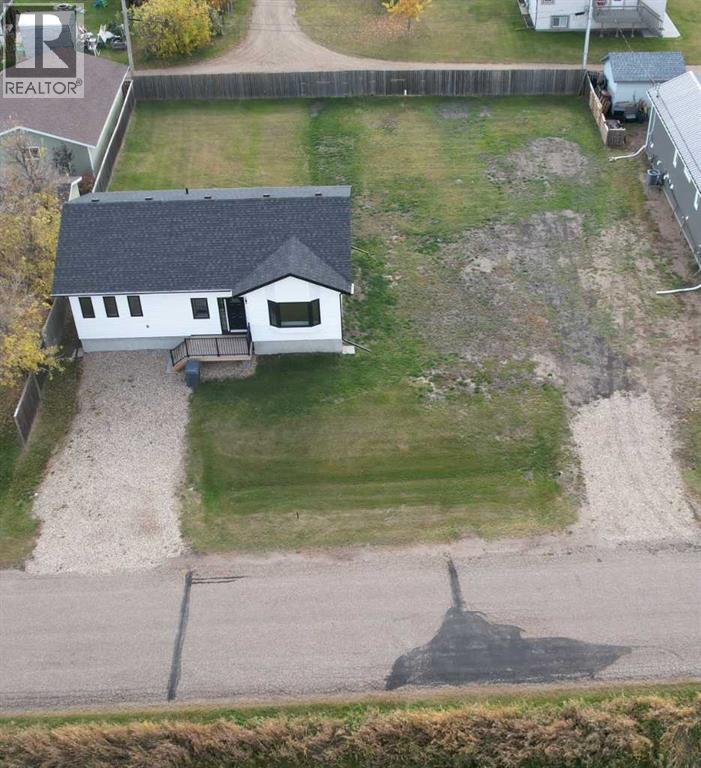 4505 53 Avenue Property Photo 2