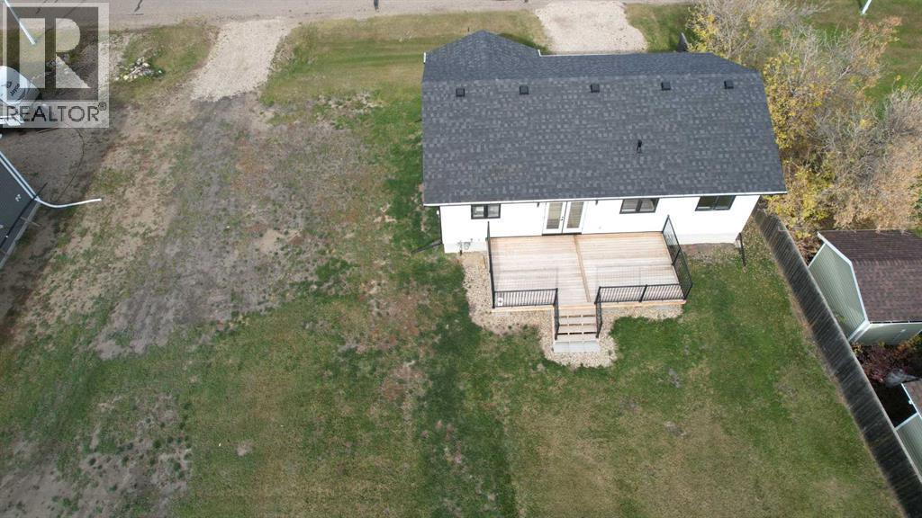 4505 53 Avenue Property Photo 3