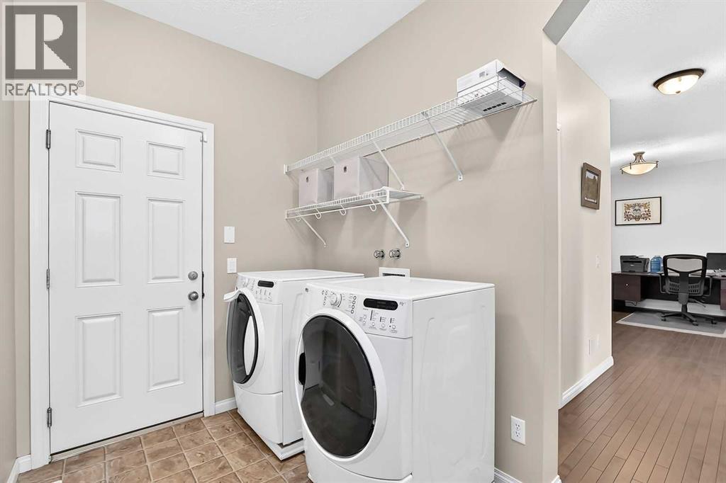 212 Aspenmere Close Property Photo 16