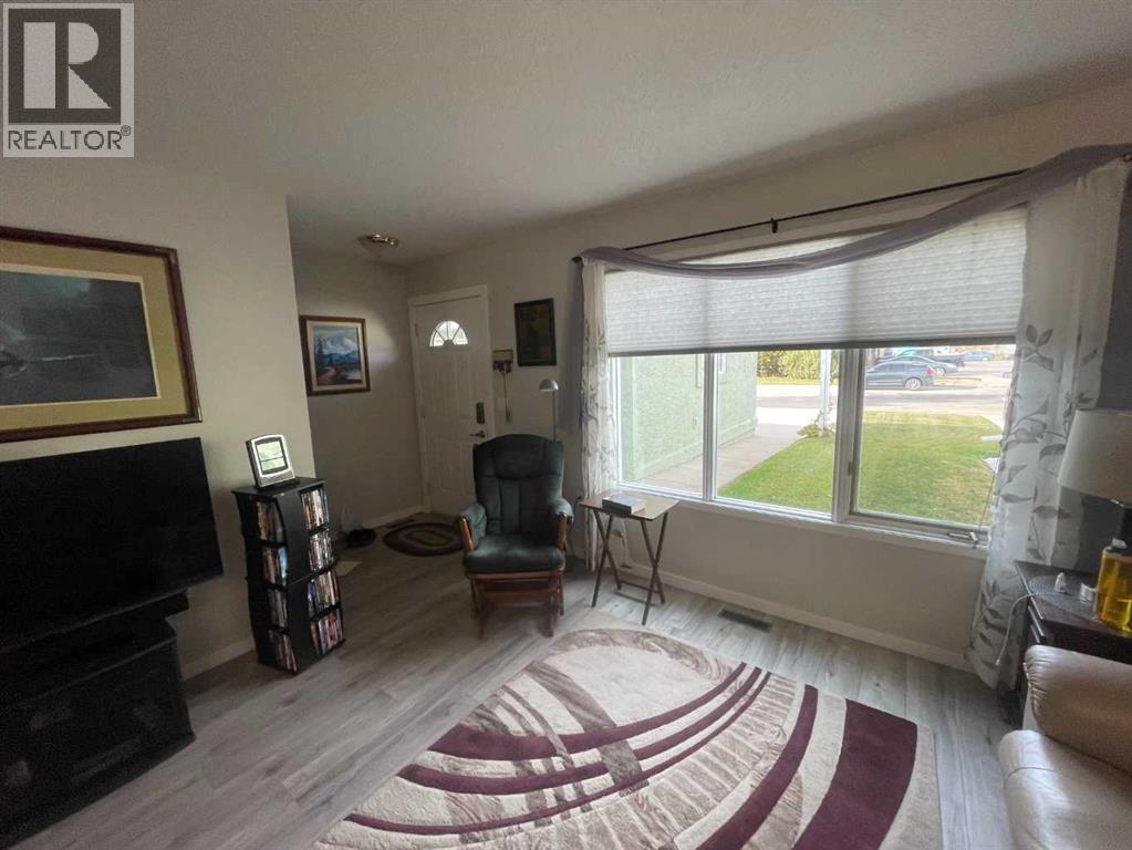 1915 17 Street Property Photo 2