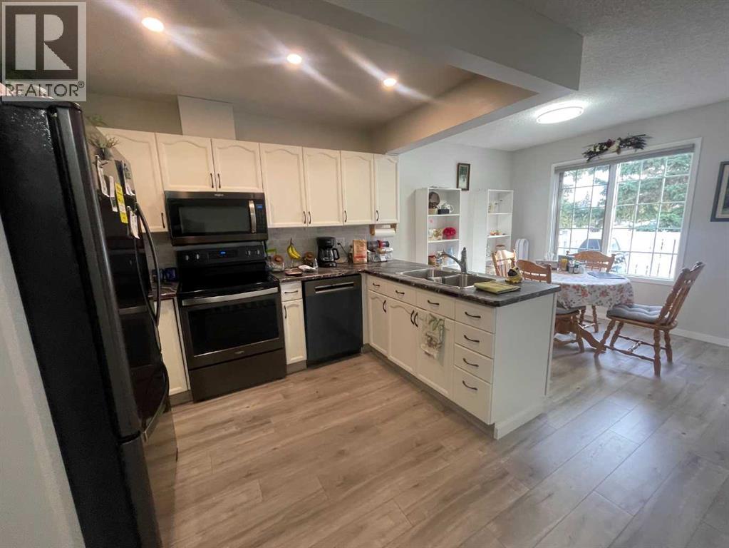 1915 17 Street Property Photo 4