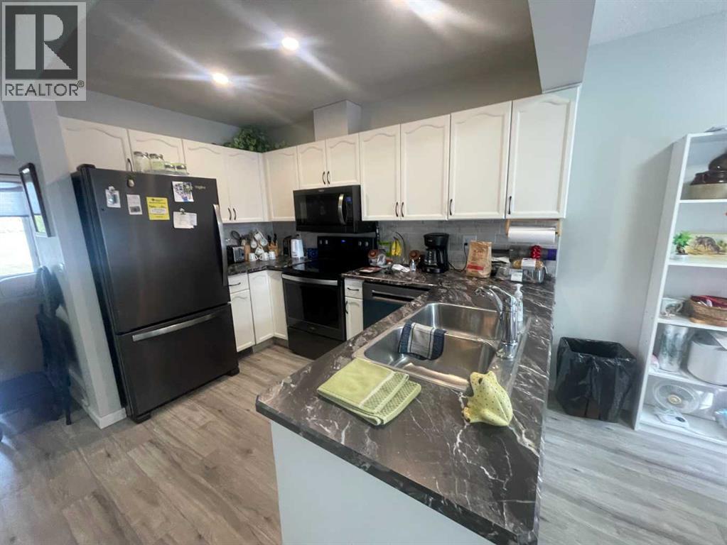 1915 17 Street Property Photo 5