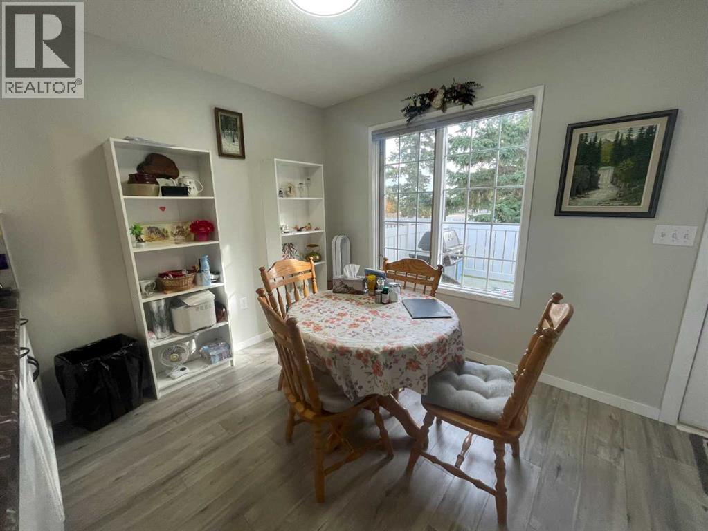 1915 17 Street Property Photo 6