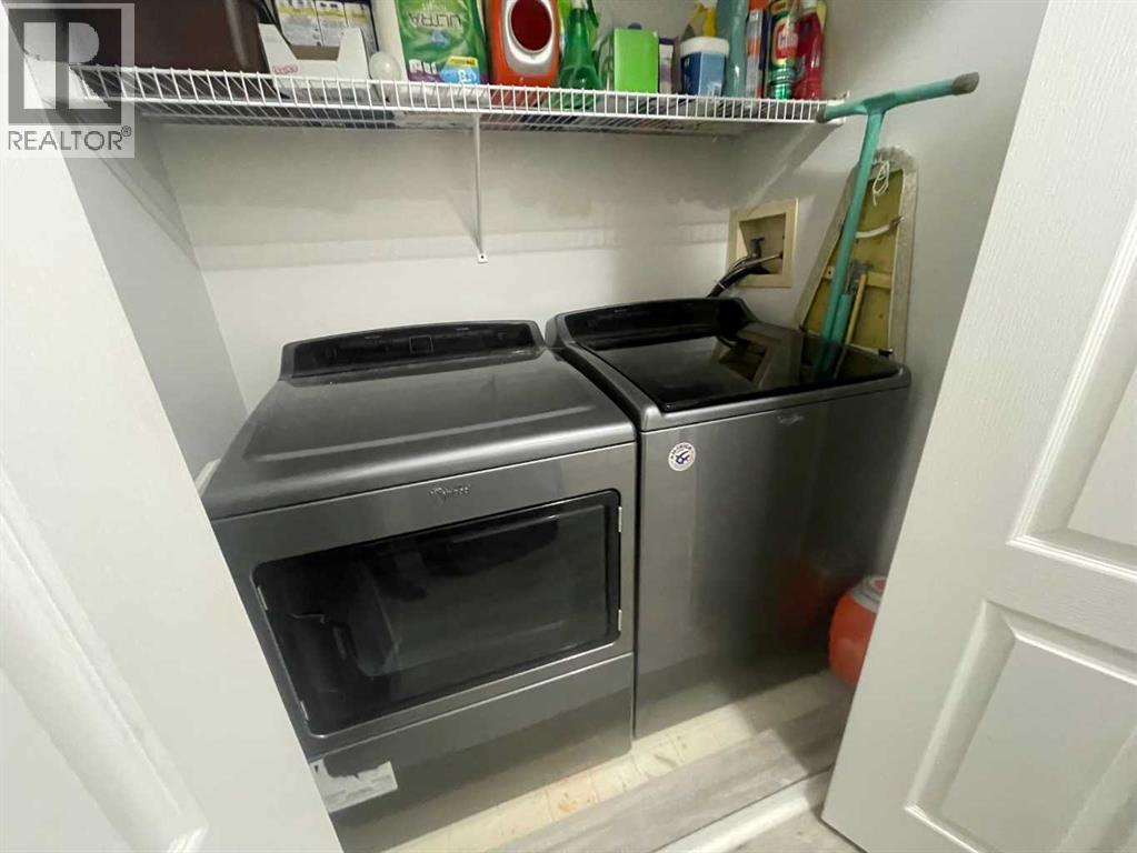 1915 17 Street Property Photo 8