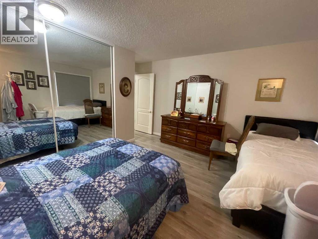 1915 17 Street Property Photo 10