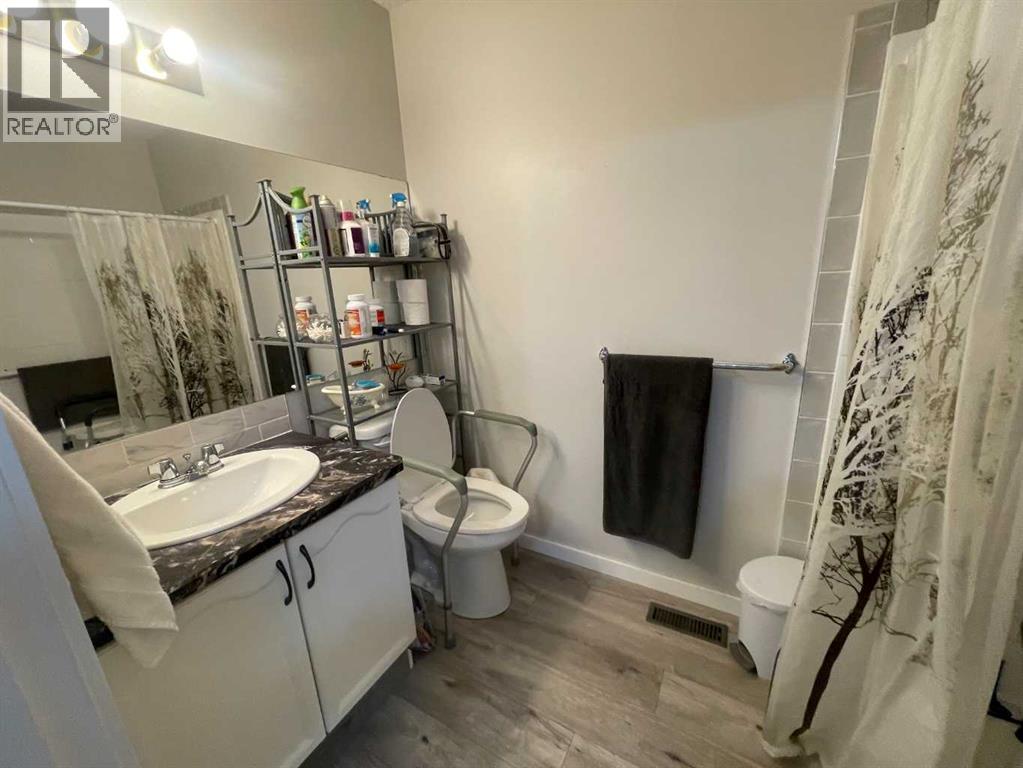 1915 17 Street Property Photo 11