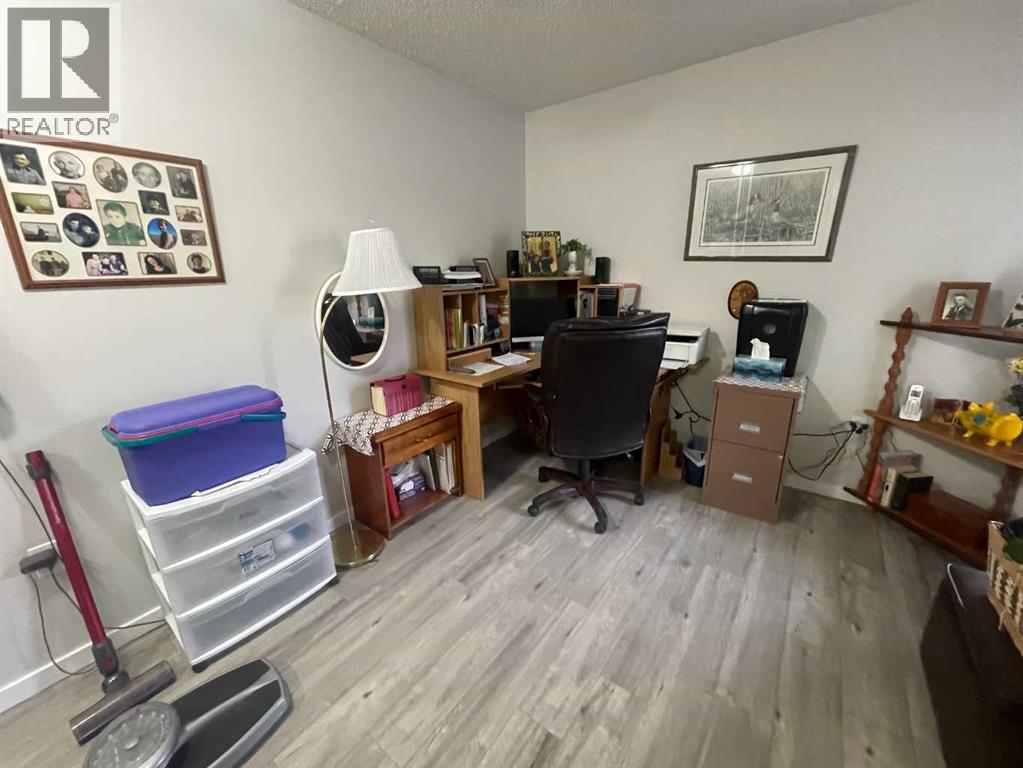 1915 17 Street Property Photo 12