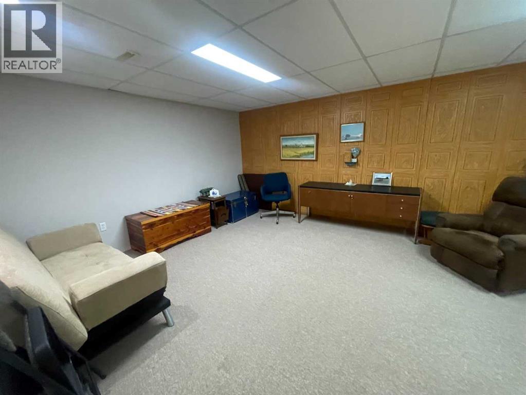 1915 17 Street Property Photo 15