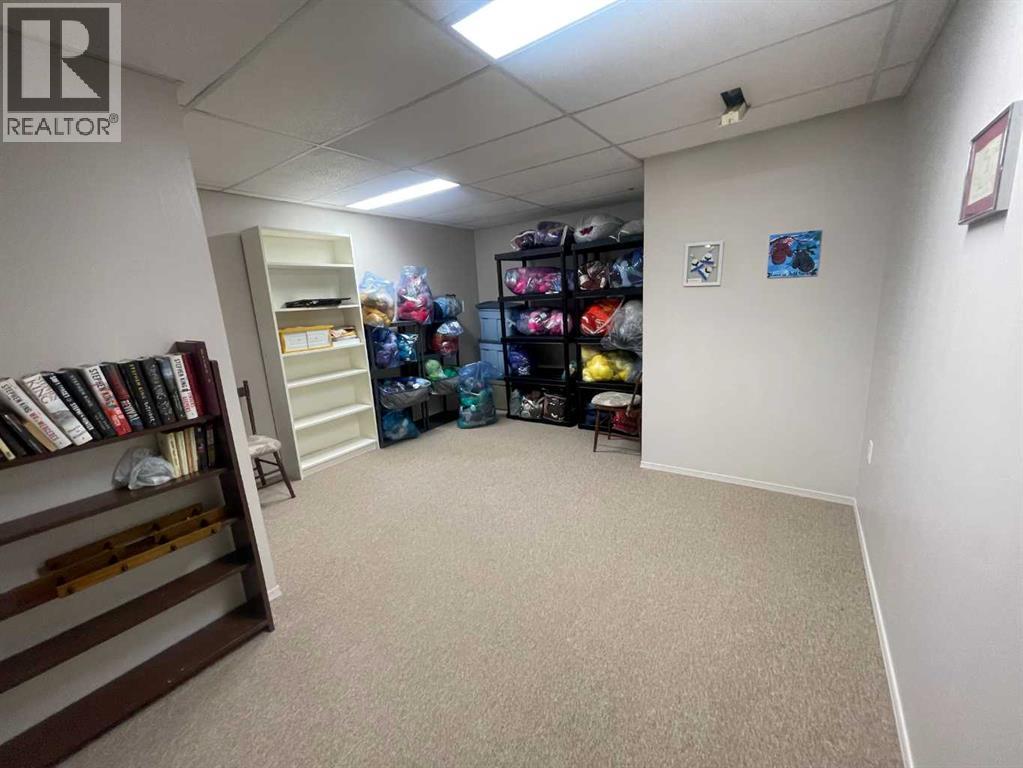 1915 17 Street Property Photo 16