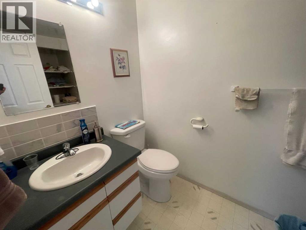 1915 17 Street Property Photo 18