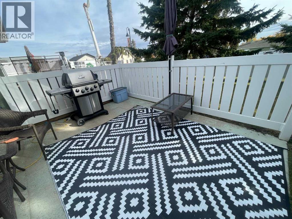1915 17 Street Property Photo 20